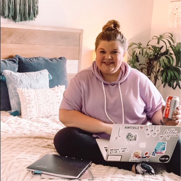 💁🏻‍♀️ Meet The Posher 👋🏻 - Picture 3 of 4